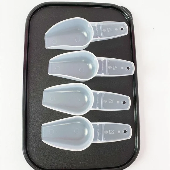 New Tupperware scooper - Picture 2 of 3